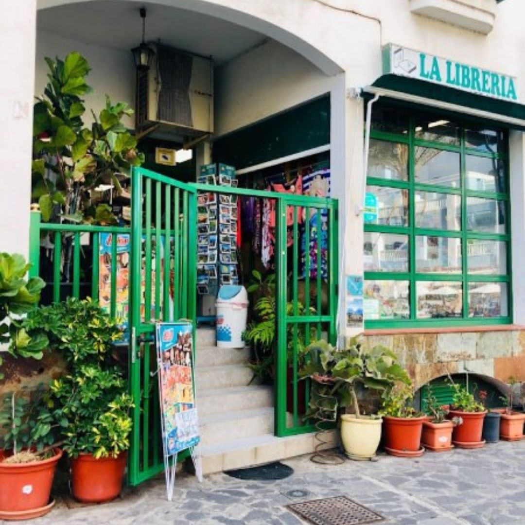 Librería-Andrés-Valle-Gran-Rey