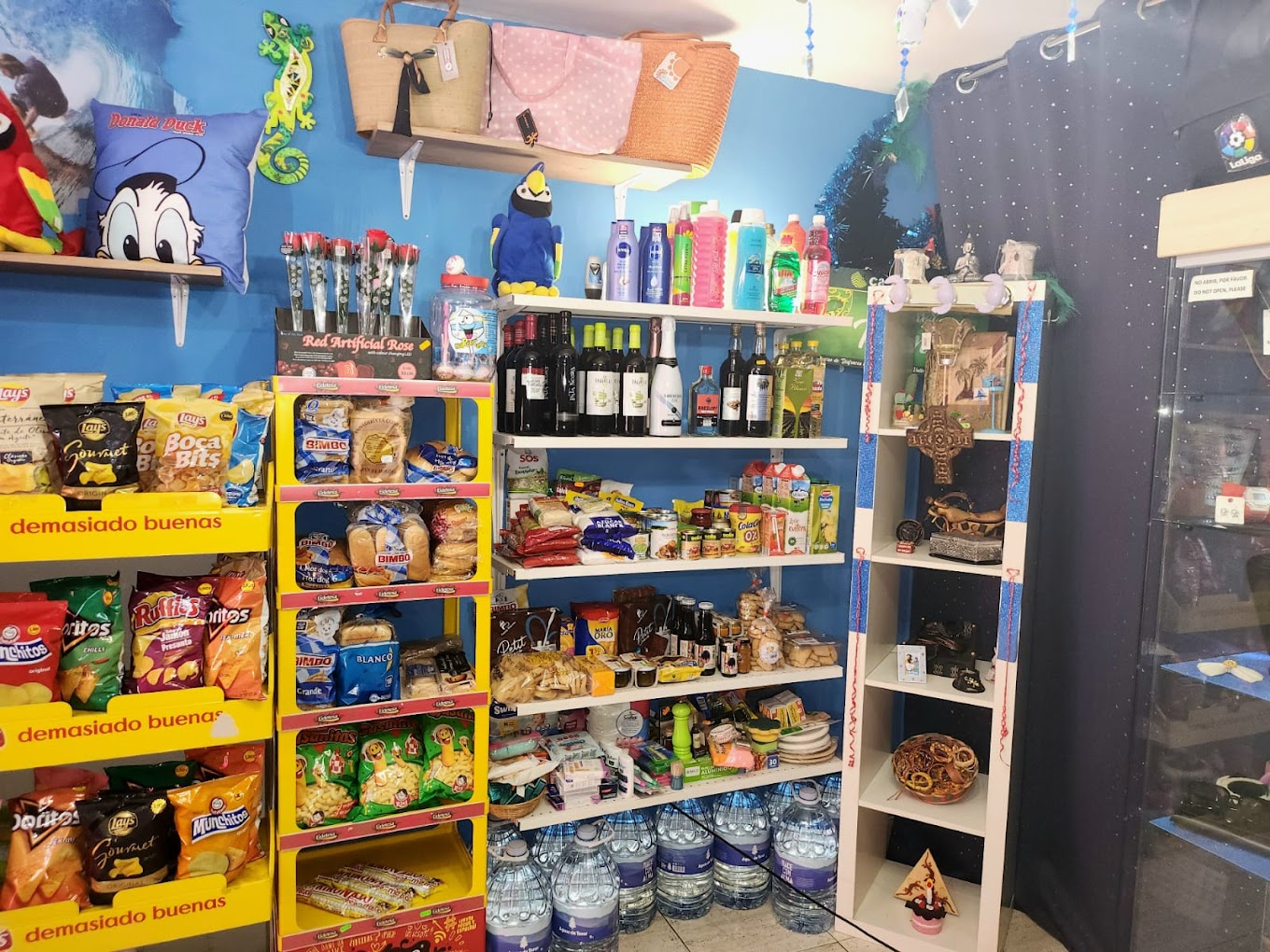 Multitienda-souvenir-Charco-del-Conde